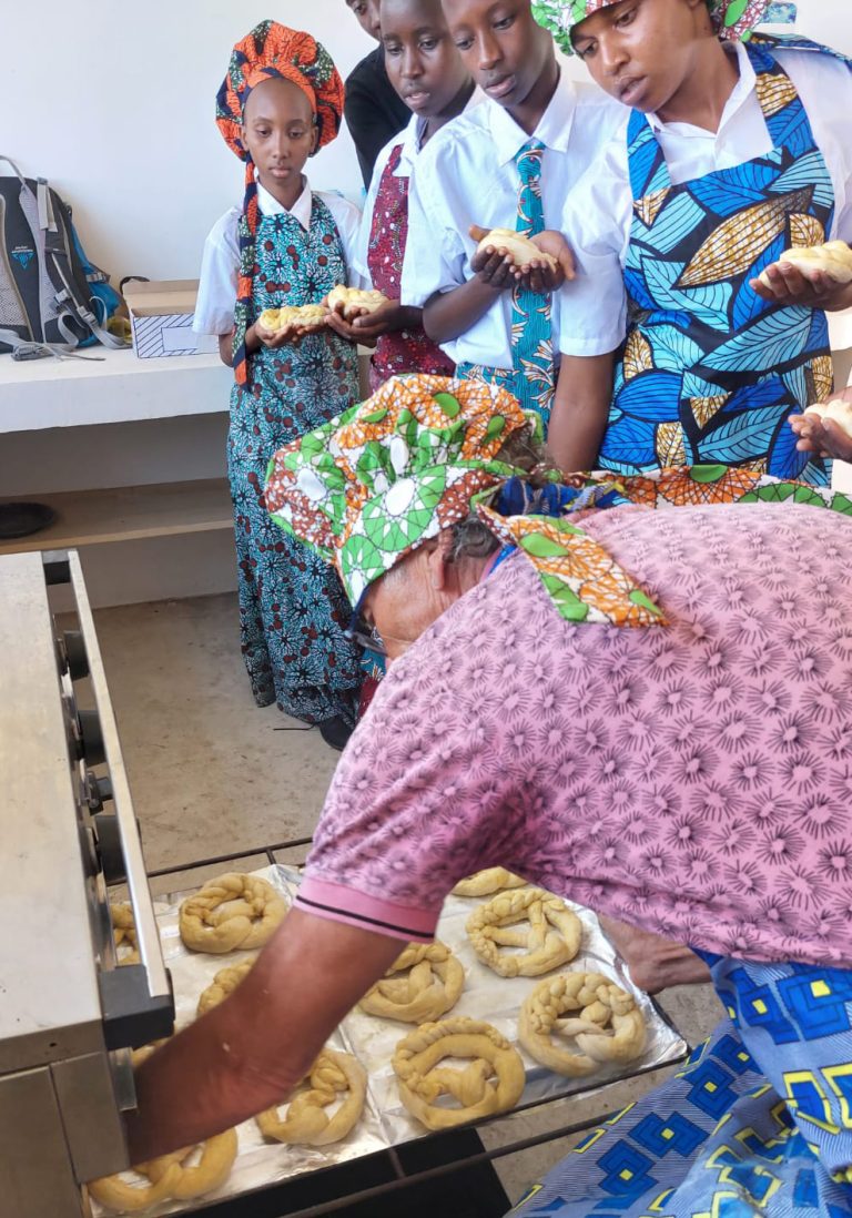 DER Touristik Foundation Projekt Amani Bäckerei