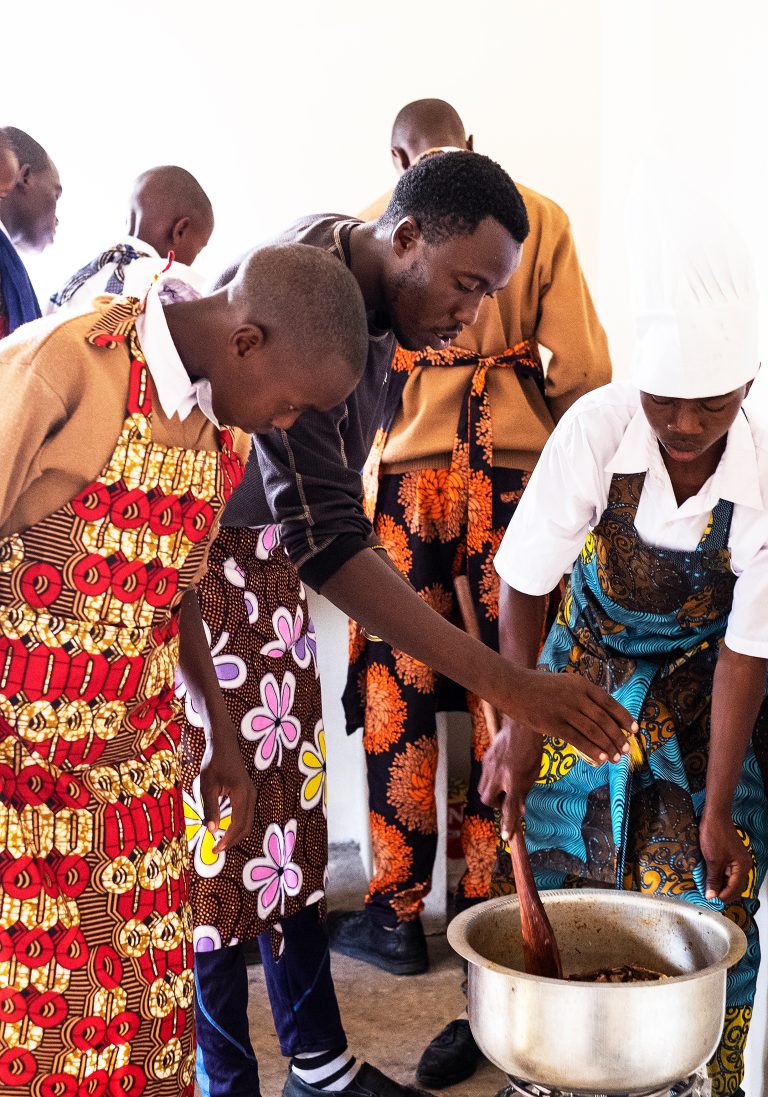 DER Touristik Foundation Projekt Amani Kochen