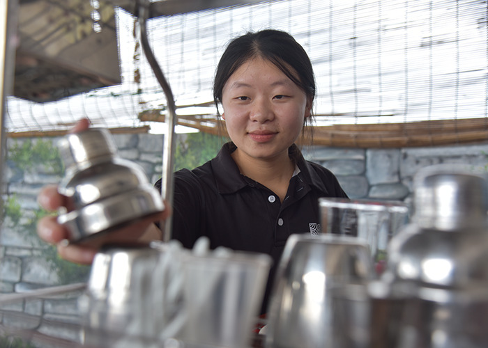Vietnam KOTO Barmitarbeiterin