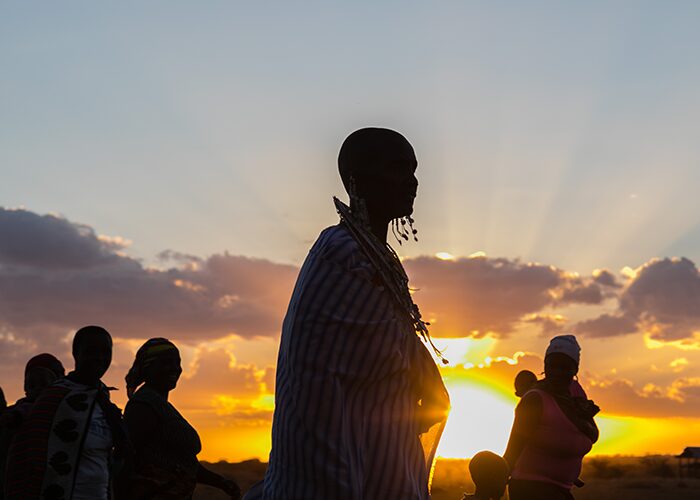 DER Touristik Foundation Geburtstag Massaifrau im Sonnenuntergang